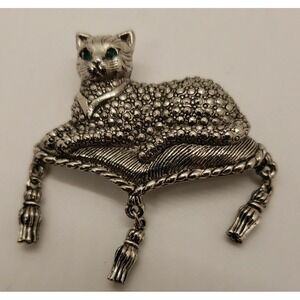 Vintage AVON Cat on Pillow w/ dangle tassels Green Rhinestone Eyes Pin Brooch